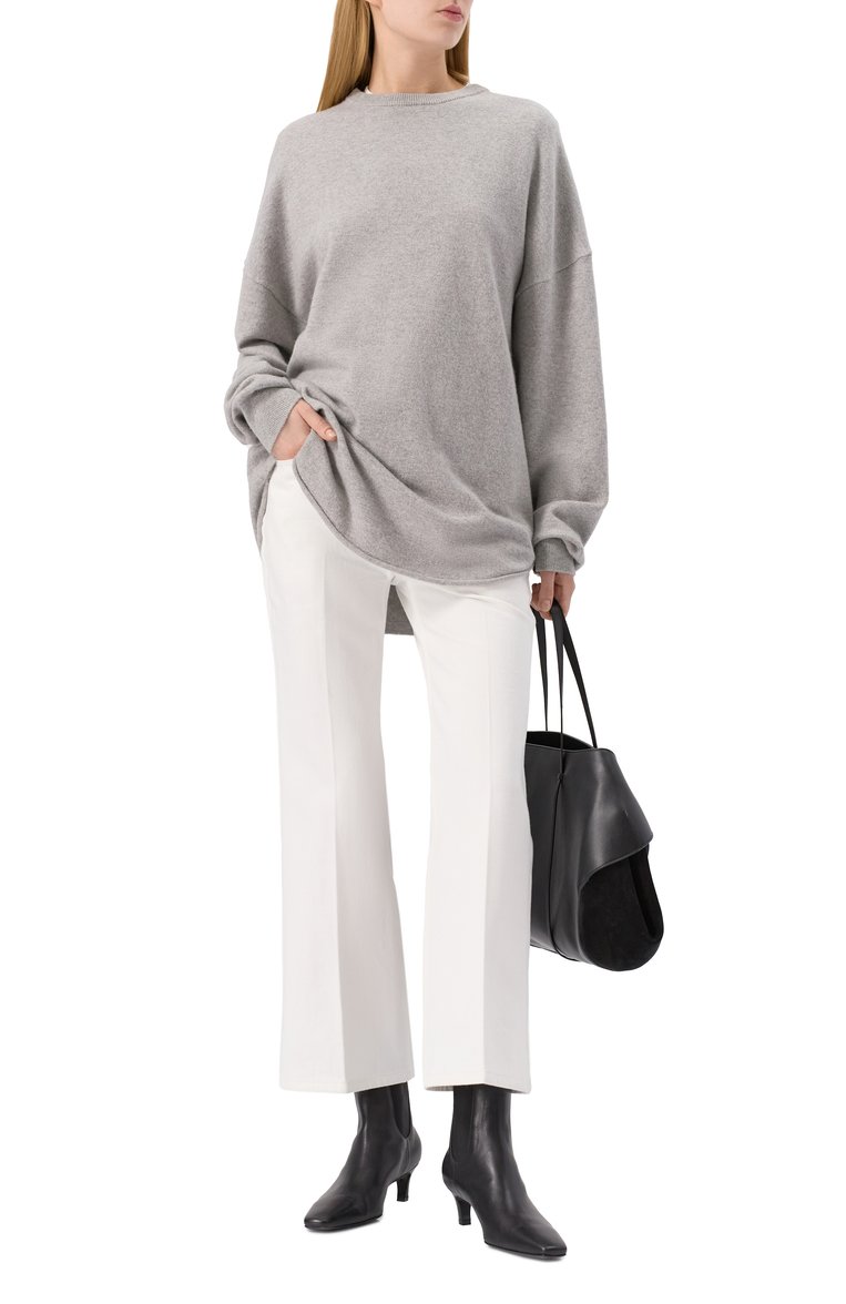 Женские джинсы JIL SANDER белого цвета, арт. J04KA0120/J45288 | Фото 2 (Материал внешний: Хлопок, Деним; Длина (брюки, джинсы): Стандартные; Кросс-КТ: Деним; Силуэт Ж (брюки и джинсы): Расклешенные; Стили: Минимализм)