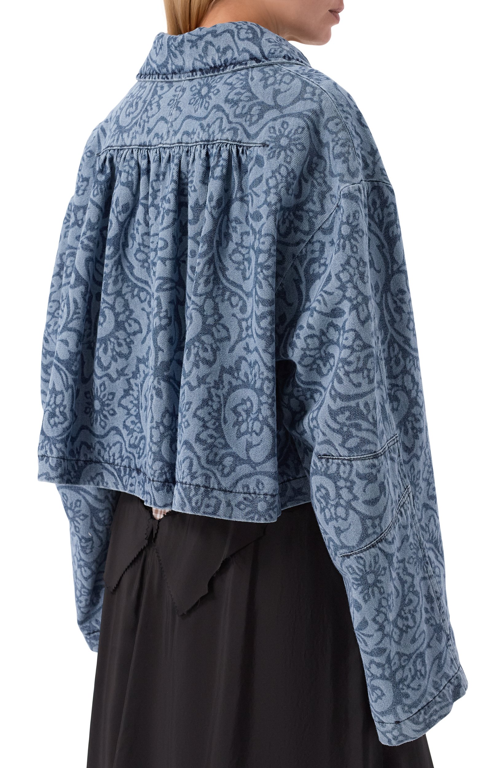 Джинсовая куртка DRIES VAN NOTEN голубого цвета по цене 92300 руб., арт. 130504/4407, фото 4 Джинсовая куртка DRIES VAN NOTEN, арт. 130504/4407, фото 4