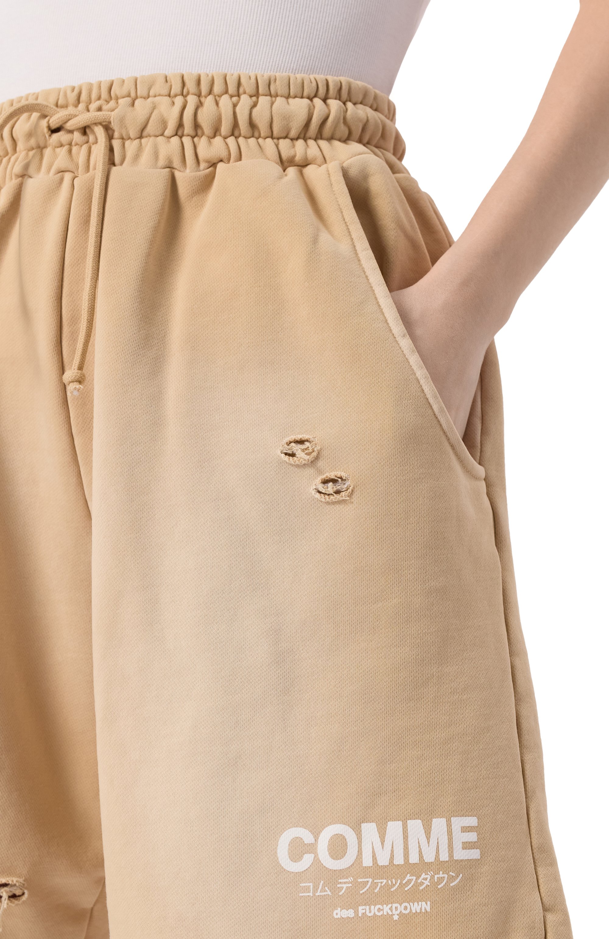 Хлопковые шорты COMME DES FUCKDOWN бежевого цвета по цене 14050 руб., арт. CFABW01238, фото 5 Хлопковые шорты COMME DES FUCKDOWN, арт. CFABW01238, фото 5