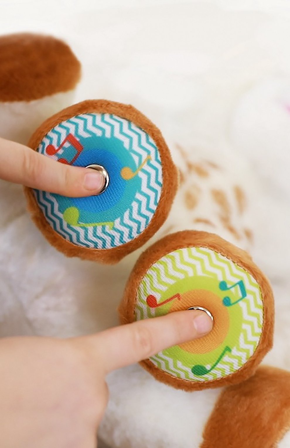 Музыкальная игрушка жирафик VULLI разноцветного цвета по цене 10230 руб., арт. 230806, фото 4 Музыкальная игрушка жирафик VULLI, арт. 230806, фото 4