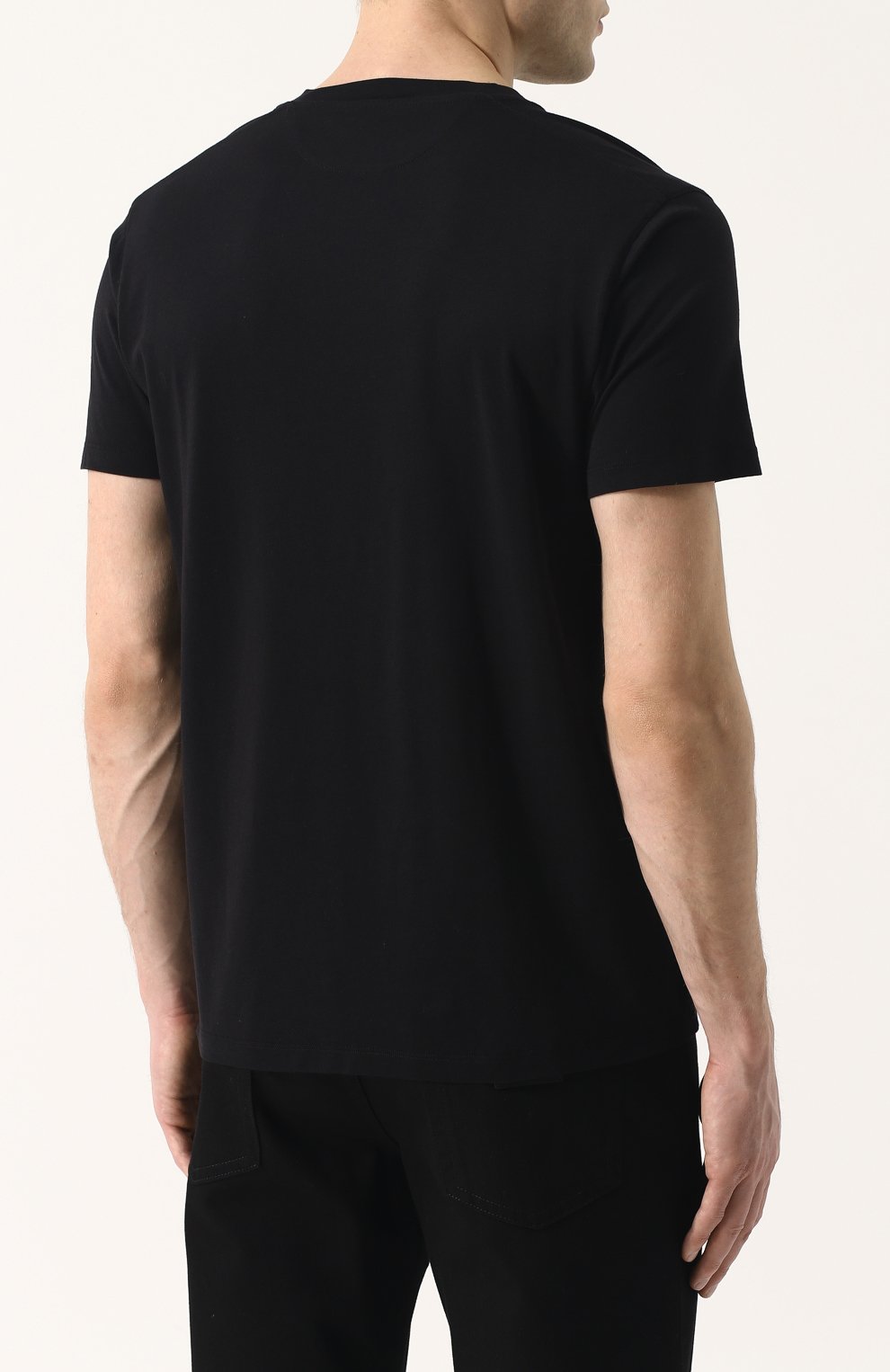 Однотонная футболка с v-образным вырезом TOM FORD черного цвета по цене 23550 руб., арт. BP229/TFJ915, фото 4 Однотонная футболка с v-образным вырезом TOM FORD, арт. BP229/TFJ915, фото 4