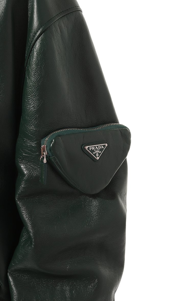 Женская кожаная куртка PRADA зеленого цвета, арт. 58A079-1ZFE-F0L76 | Фото 5 (Длина (верхняя одежда): Короткие; Рукава: Длинные; Материал внешний: Натуральная кожа; Кросс-КТ: Куртка, Легкие; Женское Кросс-КТ: Замша и кожа; Стили: Гранж)