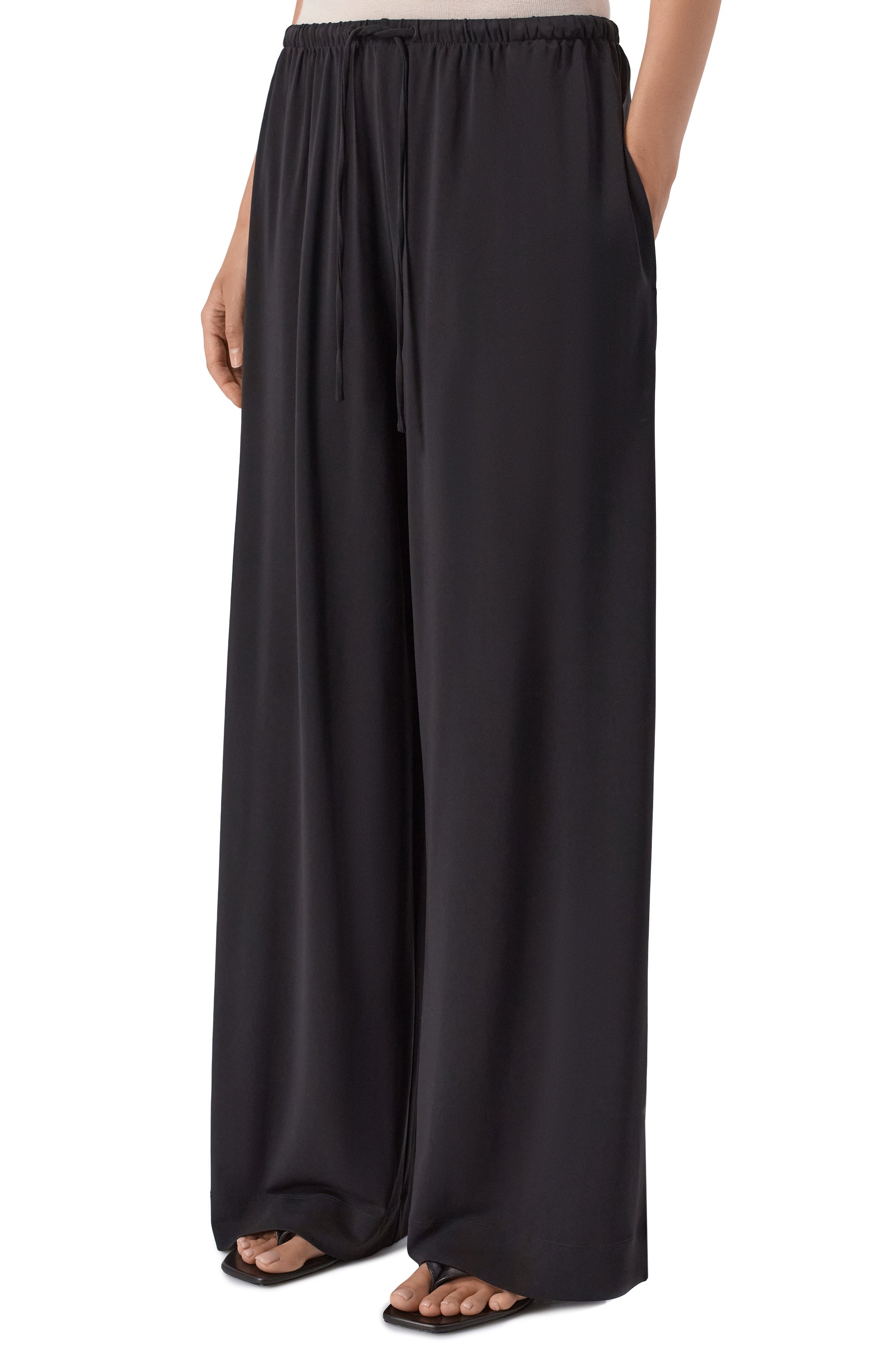 Брюки из вискозы 12 STOREEZ черного цвета по цене 15000 руб., арт. 136141, фото 3 Брюки из вискозы 12 STOREEZ, арт. 136141, фото 3