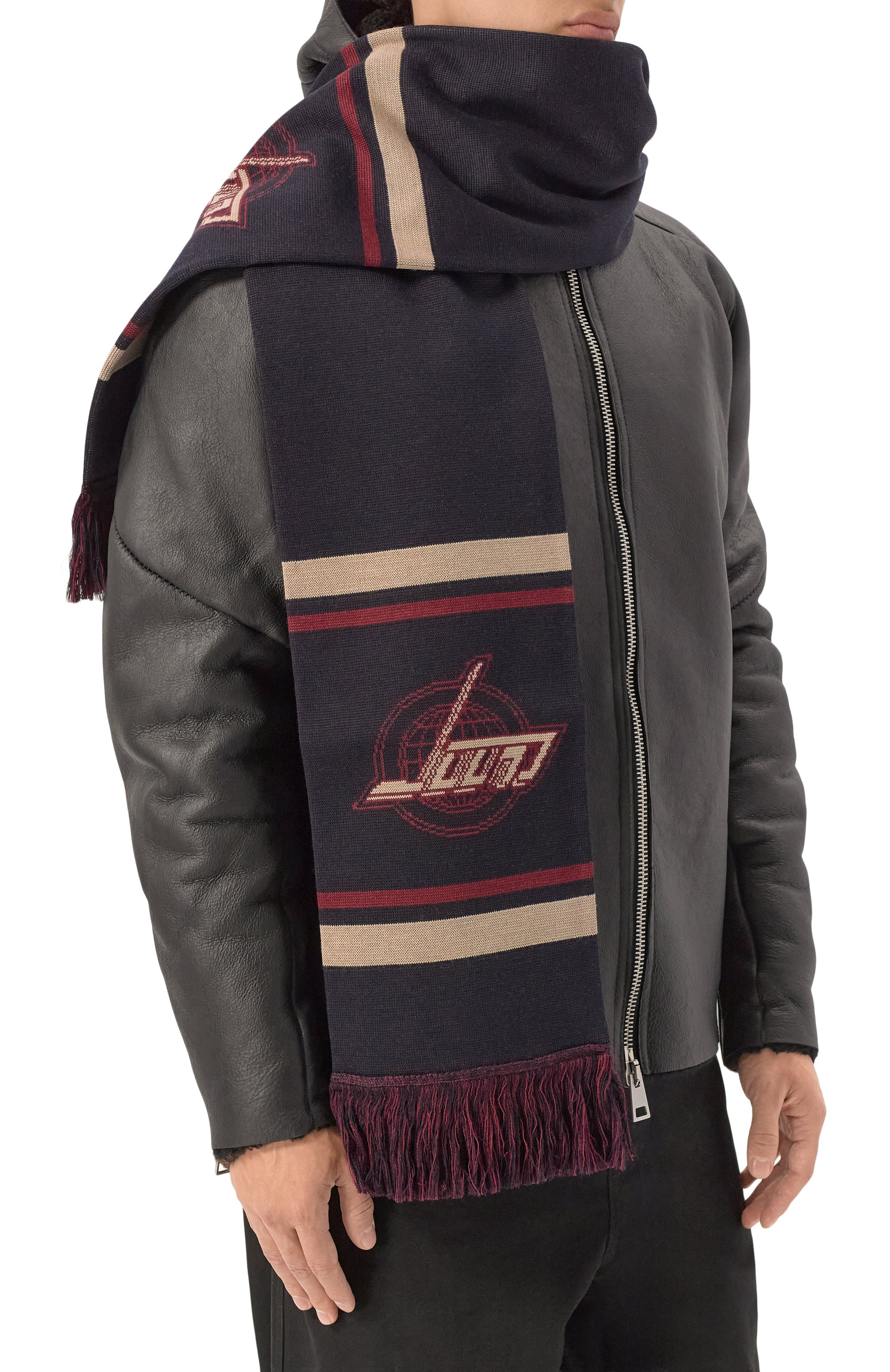 Шарф JUUN.J темно-синего цвета по цене 25750 руб., арт. JC5X8ZP01R, фото 2 Шарф JUUN.J, арт. JC5X8ZP01R, фото 2