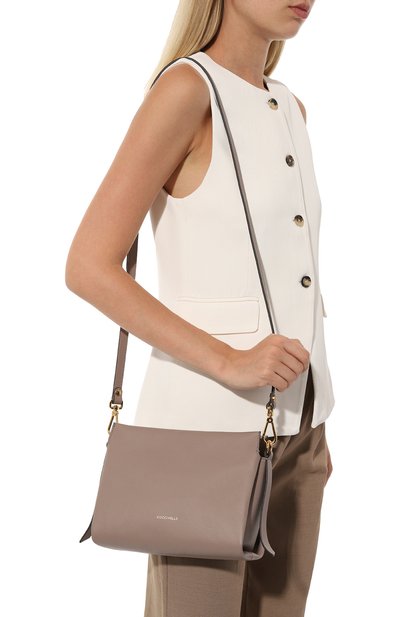 Сумка boheme small COCCINELLE темно-бежевого цвета по цене 39900 руб., арт. E1 M50 58 01 01, фото 2 Сумка boheme small COCCINELLE, арт. E1 M50 58 01 01, фото 2