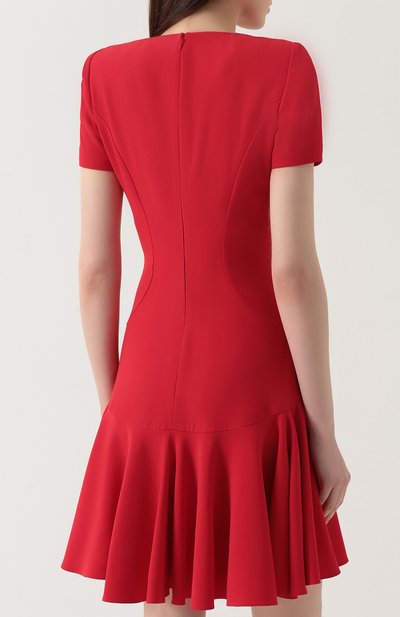 Приталенное мини-платье с v-образным вырезом ALEXANDER MCQUEEN красного цвета по цене 156000 руб., арт. 477793/QJE40, фото 4 Приталенное мини-платье с v-образным вырезом ALEXANDER MCQUEEN, арт. 477793/QJE40, фото 4
