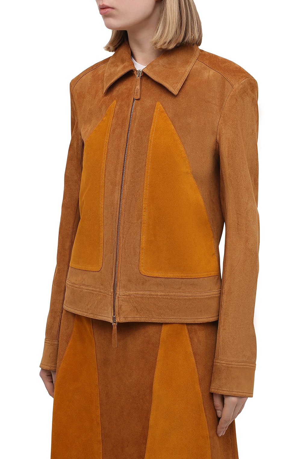 Замшевая куртка CHLOÉ коричневого цвета по цене 364500 руб., арт. CHC22SCV01203, фото 3 Замшевая куртка CHLOÉ, арт. CHC22SCV01203, фото 3