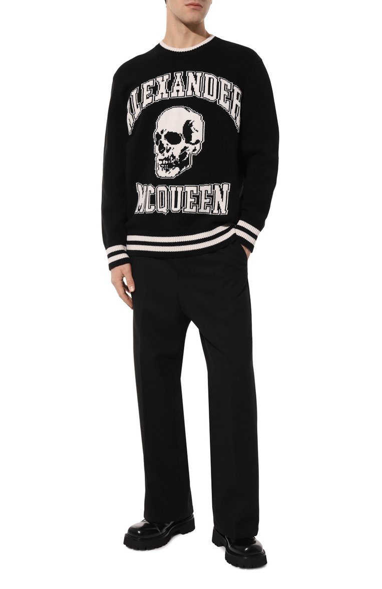 Мужской свитер из шерсти и кашемира ALEXANDER MCQUEEN черного цвета, арт. 760760/Q1XII | Фото 2 (Длина (для топов): Стандартные; Рукава: Длинные; Материал внешний: Шерсть; Мужское Кросс-КТ: Свитер-одежда; Принт: С принтом; Стили: Гранж)