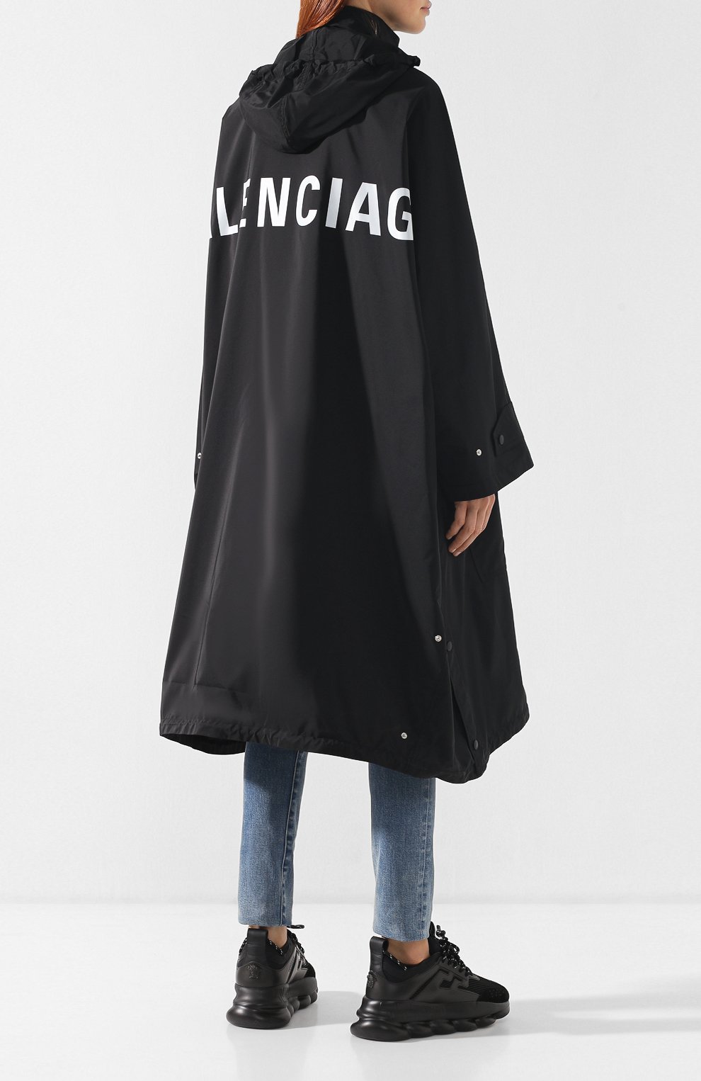 Плащ с капюшоном BALENCIAGA черного цвета по цене 153000 руб., арт. 518184/TYD36, фото 4 Плащ с капюшоном BALENCIAGA, арт. 518184/TYD36, фото 4