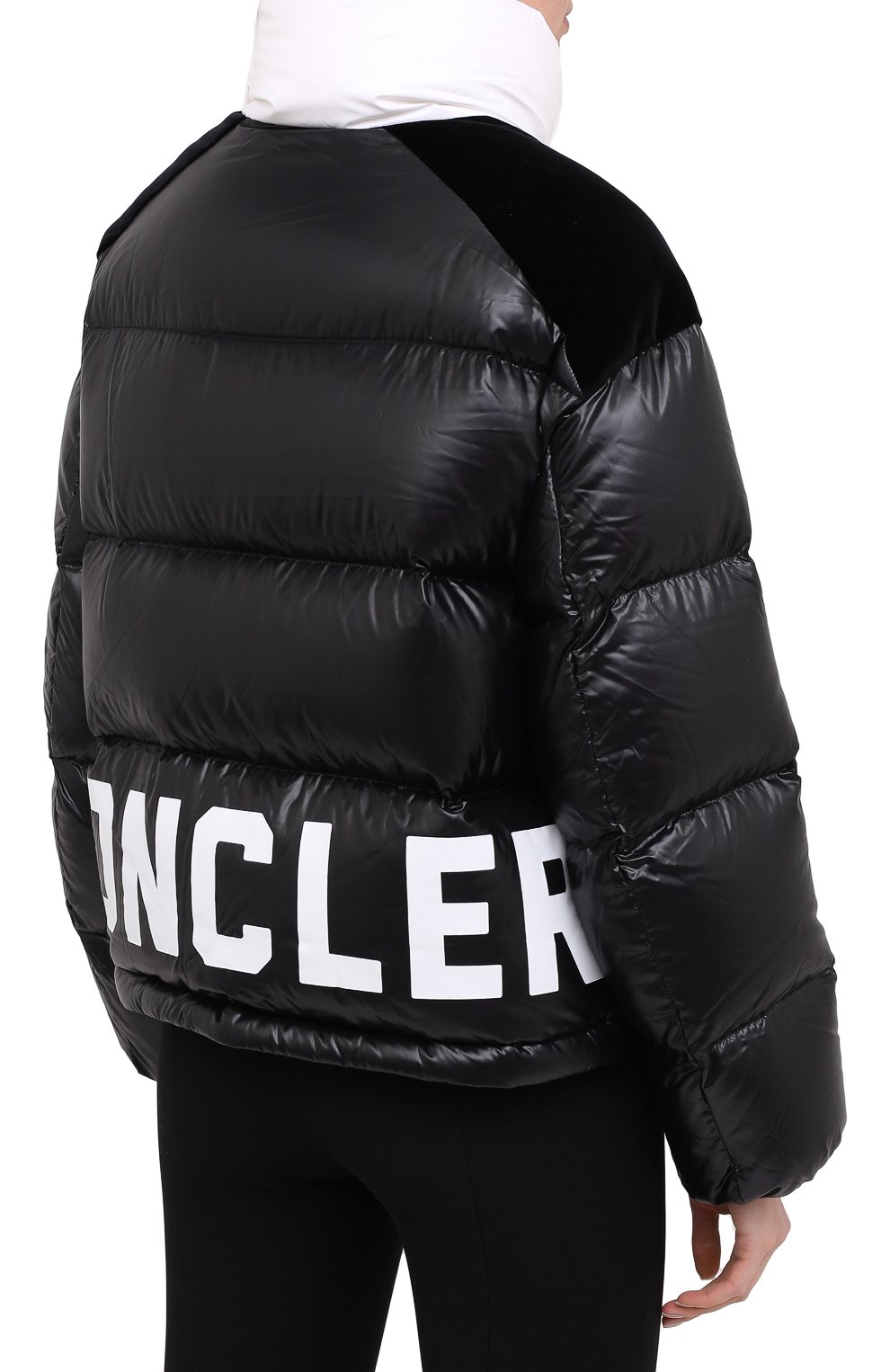 Пуховик MONCLER черного цвета по цене 82850 руб., арт. F2-093-1A52B-00-C0232, фото 4 Пуховик MONCLER, арт. F2-093-1A52B-00-C0232, фото 4
