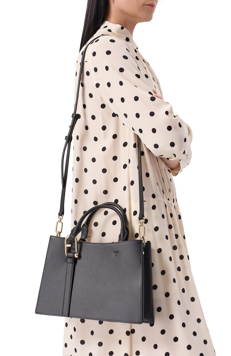 Женская сумка furla nuvola FURLA черного цвета, арт. WB01336/BX2045 | Фото 2 (Материал сплава: Проставлено; Драгоценные камни: Проставлено; Размер: medium; Ремень/цепочка: На ремешке; Материал: Натуральная кожа)