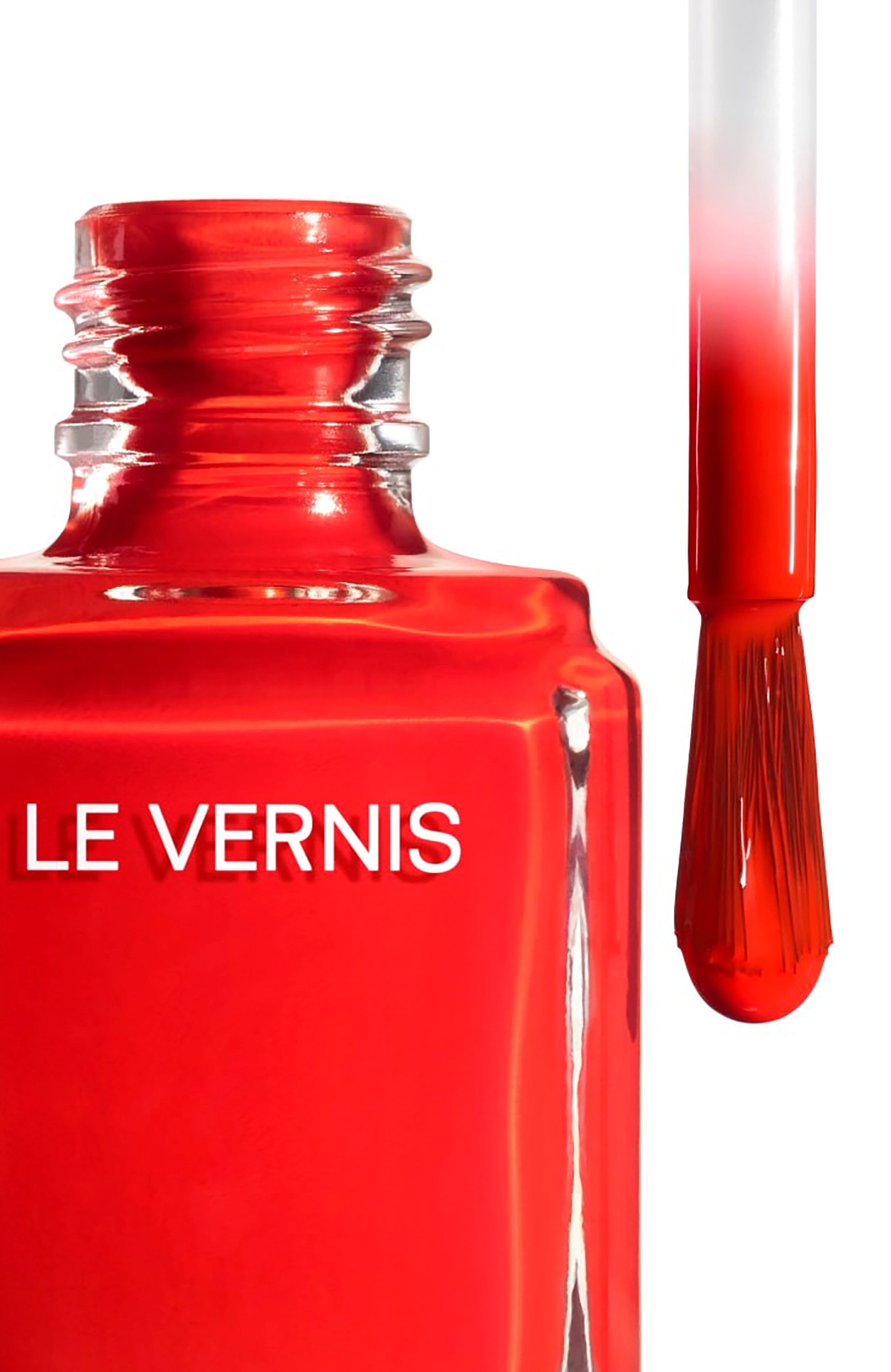 Лак для ногтей le vernis, оттенок incendiaire 147 (13ml) CHANEL цвета по цене 5900 руб., арт. 3145891791471, фото 3 Лак для ногтей le vernis, оттенок incendiaire 147 (13ml) CHANEL, арт. 3145891791471, фото 3