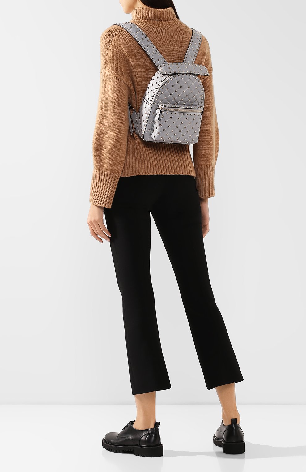 Рюкзак rockstud spike small VALENTINO светло-серого цвета по цене 266500 руб., арт. SW2B0C48/NAP, фото 2 Рюкзак rockstud spike small VALENTINO, арт. SW2B0C48/NAP, фото 2