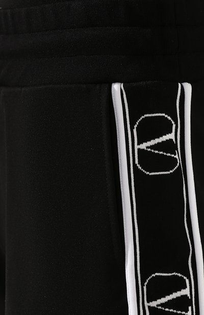 Шорты VALENTINO черного цвета по цене 66500 руб., арт. TB3MD01F58C, фото 5 Шорты VALENTINO, арт. TB3MD01F58C, фото 5