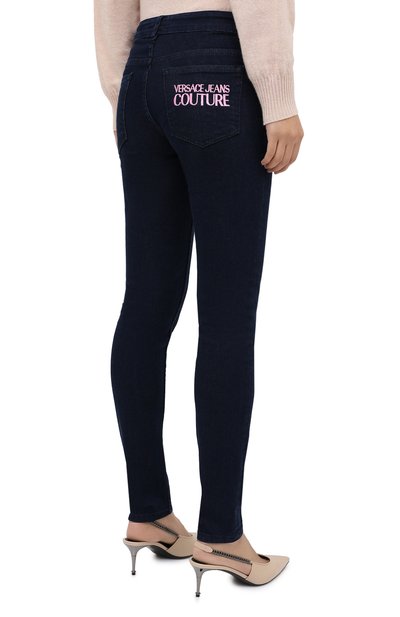 Джинсы VERSACE JEANS COUTURE синего цвета по цене 21950 руб., арт. A1HZA0K4-ZDP500 C SKINNY RIC.4/60558, фото 4 Джинсы VERSACE JEANS COUTURE, арт. A1HZA0K4-ZDP500 C SKINNY RIC.4/60558, фото 4