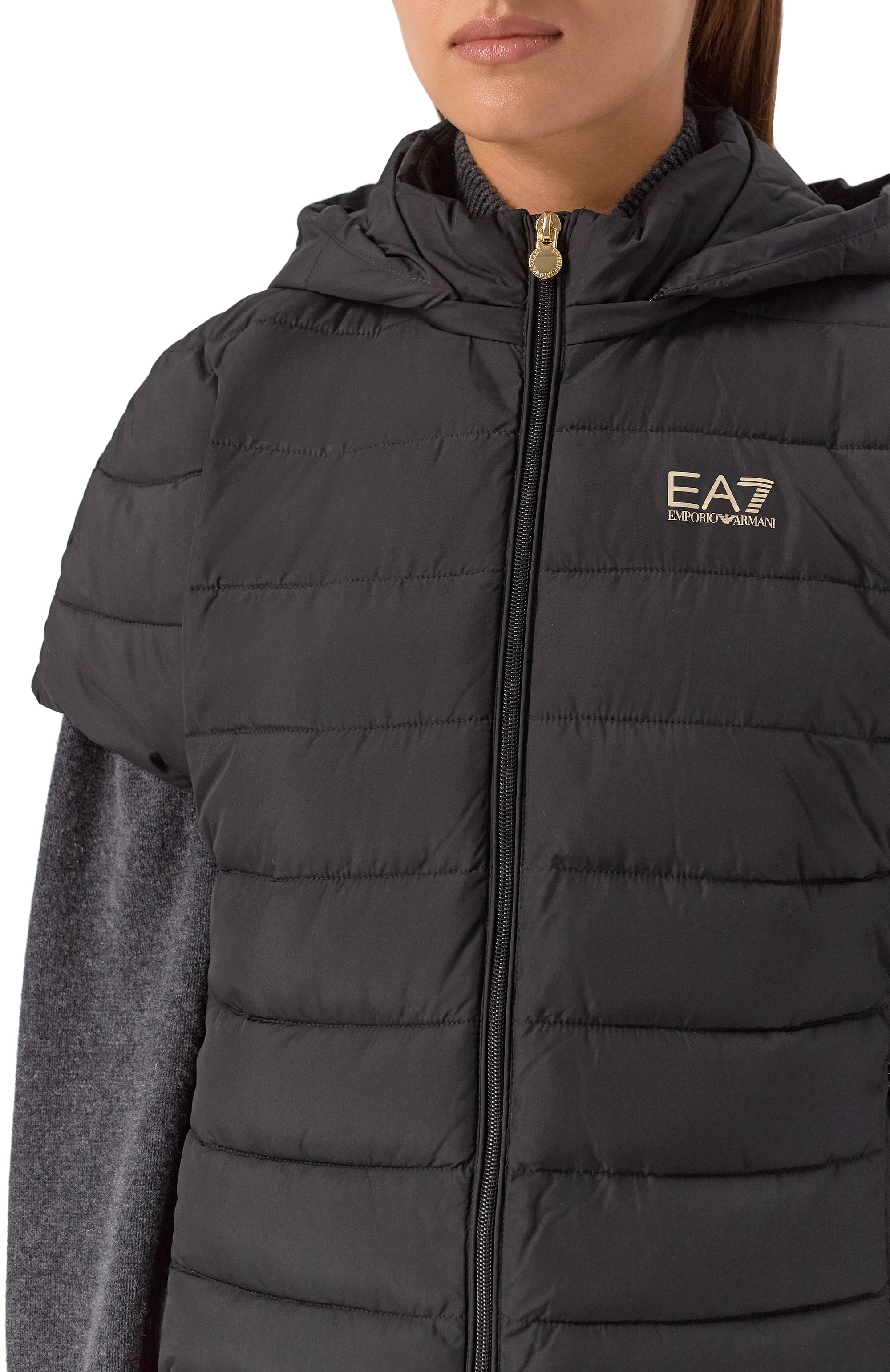 Утепленный жилет EA7 черного цвета по цене 18800 руб., арт. 7W000477/AF12476, фото 5 Утепленный жилет EA7, арт. 7W000477/AF12476, фото 5