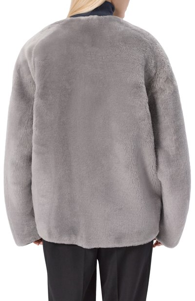 Дубленка из овчины TOTEME серого цвета по цене 362000 руб., арт. 254-WR00150-LE0165, фото 4 Дубленка из овчины TOTEME, арт. 254-WR00150-LE0165, фото 4