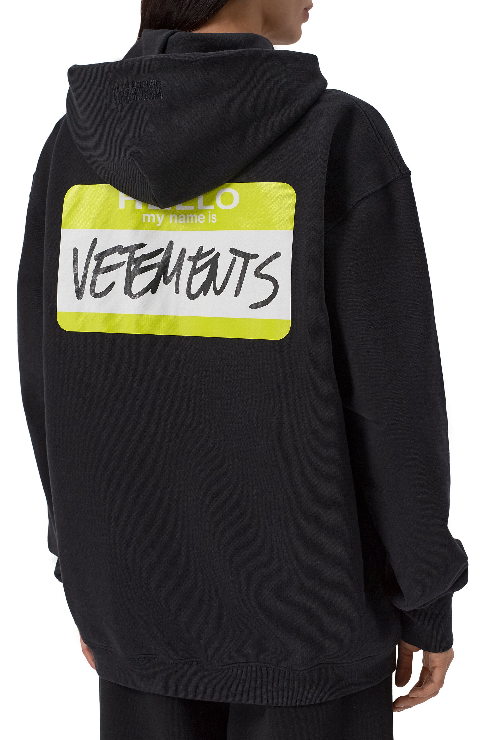 Хлопковая толстовка VETEMENTS черного цвета по цене 109500 руб., арт. UA53HD200B/1606 HEAVY M0LLET0N, фото 7 Хлопковая толстовка VETEMENTS, арт. UA53HD200B/1606 HEAVY M0LLET0N, фото 7