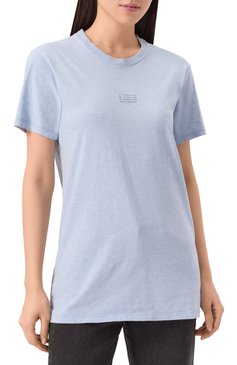 Женская хлопковая футболка MAISON MARGIELA голубого цвета, арт. S50GC0706/M20086 | Фото 3 (Длина (для топов): Стандартные; Материал внешний: Хлопок; Материал сплава: Проставлено; Рукава: Короткие; Драгоценные камни: Проставлено; Стили: Минимализм; Принт: С принтом; Женское Кросс-КТ: Футболка-одежда)