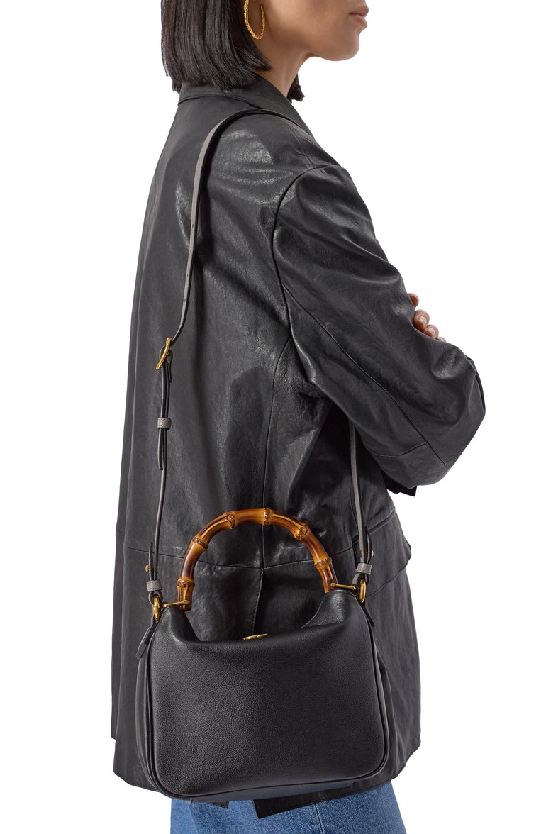 Женская сумка diana small GUCCI черного цвета, арт. 746251/UAAAY | Фото 8 (Ремень/цепочка: На ремешке; Автоматизация состава: Проставлено; Материал: Натуральная кожа; Автоматизация ТО: Проставлено; Размер: small)