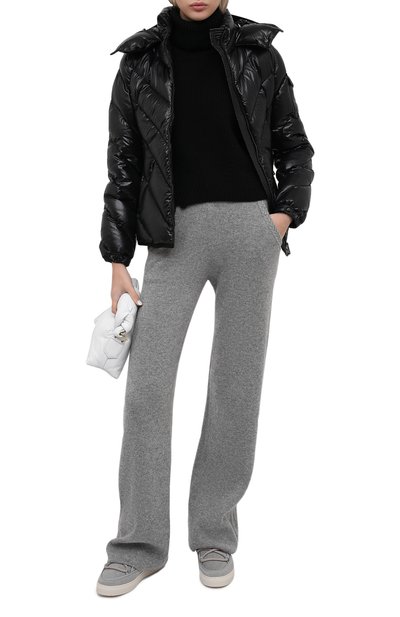 Пуховик MONCLER черного цвета по цене 144500 руб., арт. F2-093-1B512-00-C0064, фото 3 Пуховик MONCLER, арт. F2-093-1B512-00-C0064, фото 3