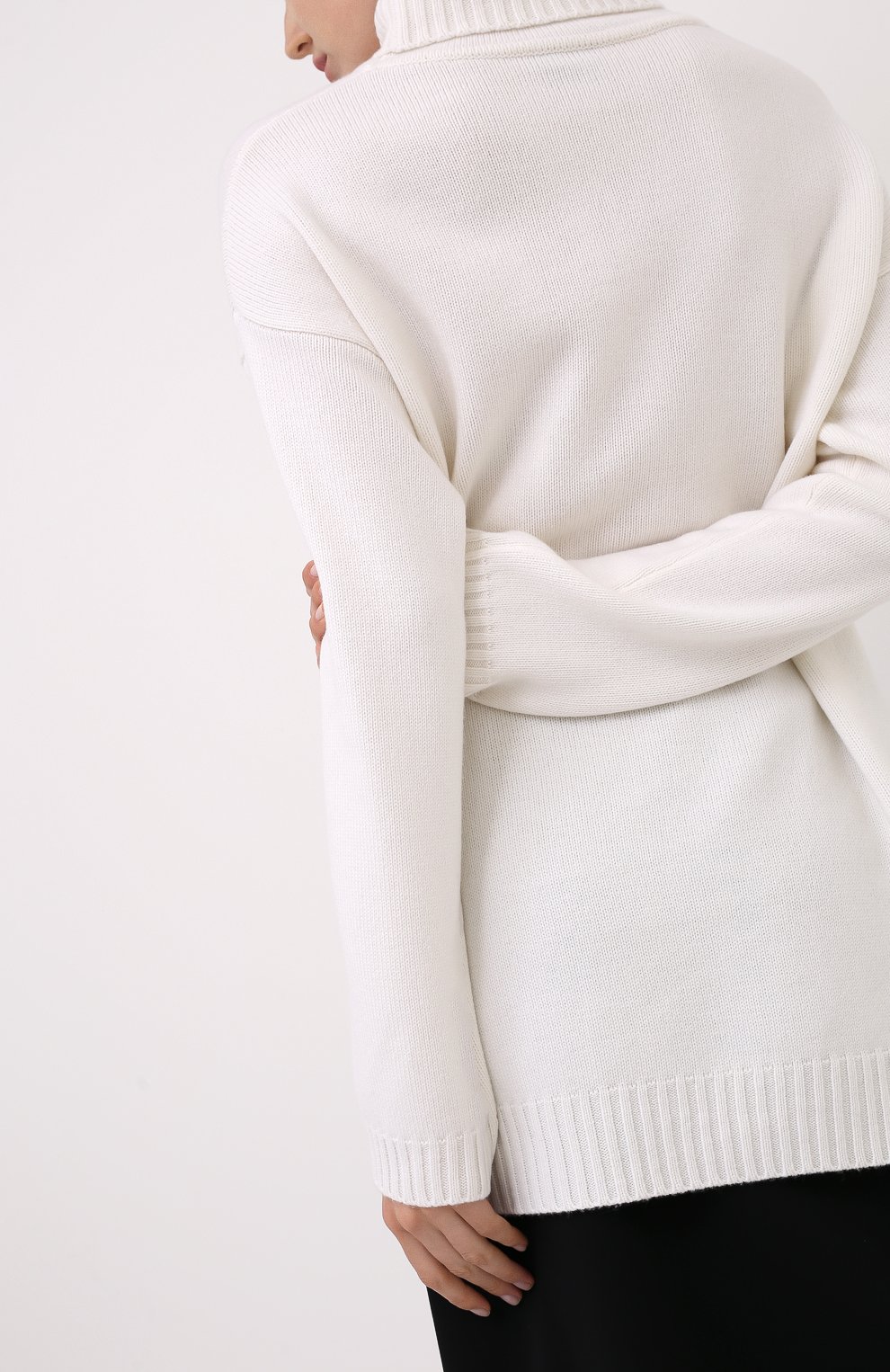 Кашемировый свитер TOM FORD белого цвета по цене 221500 руб., арт. MAK990-YAX226, фото 4 Кашемировый свитер TOM FORD, арт. MAK990-YAX226, фото 4