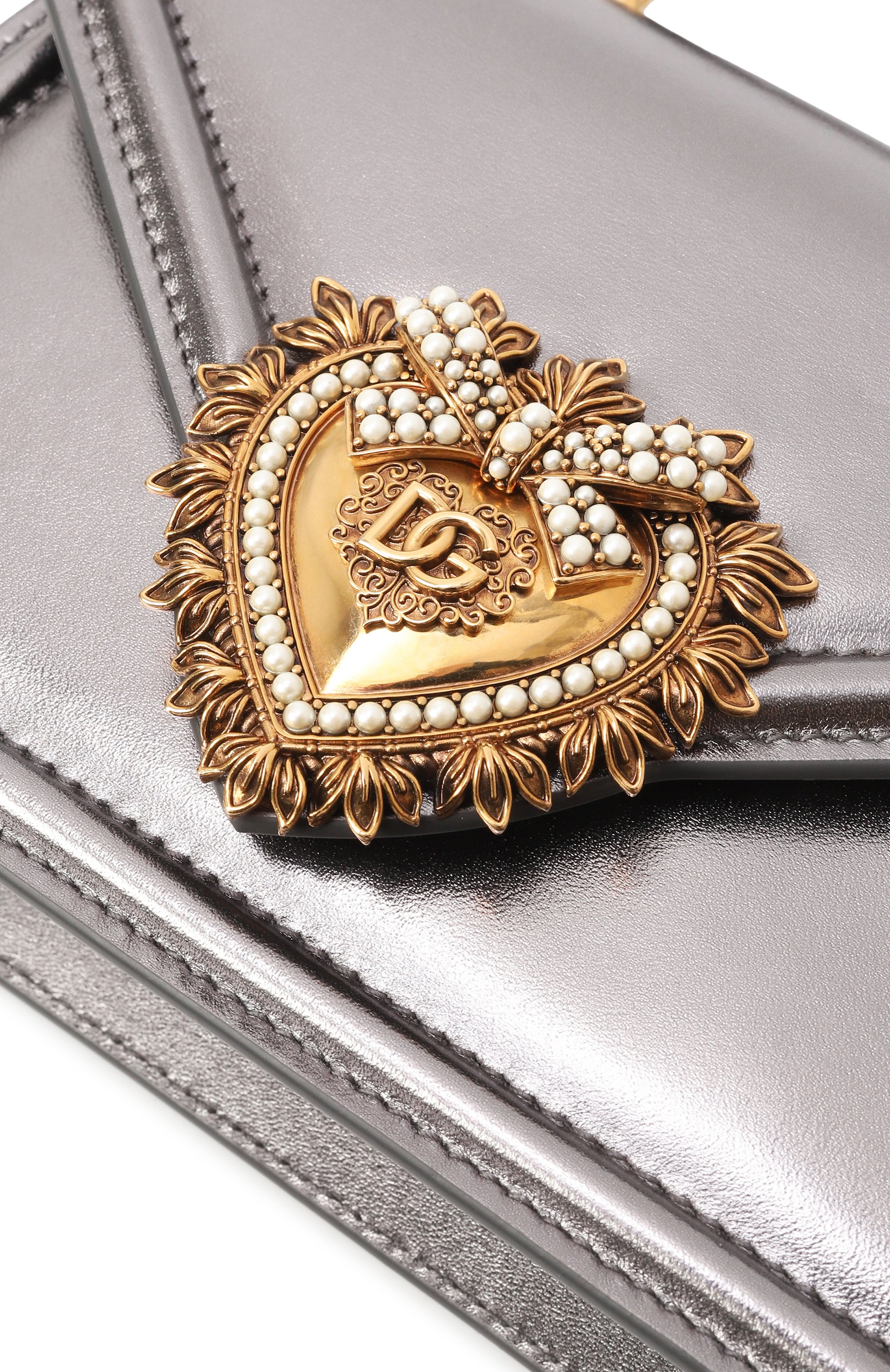 Сумка devotion small DOLCE & GABBANA серебряного цвета по цене 232000 руб., арт. BB6711/A1016, фото 3 Сумка devotion small DOLCE & GABBANA, арт. BB6711/A1016, фото 3