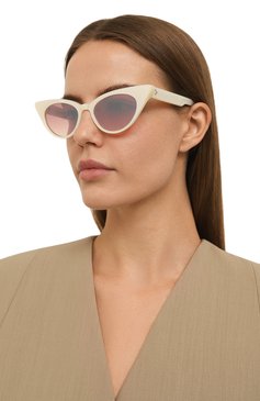 Женские солнцезащитные очки G.O.D. EYEWEAR белого цвета, арт. THIRTY 0NE PEARL/GRAD RED | Фото 2 (Региональные ограничения белый список (Axapta Mercury): Не проставлено; Нос: Не проставлено; Материал: Пластик; Тип очков: С/з; Оптика Гендер: оптика-женское; Очки форма: Cat-eye)