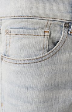 Мужские джинсы 7 FOR ALL MANKIND голубого цвета, арт. JSMNC120MZ | Фото 6 (Материал внешний: Хлопок, Деним; Драгоценные камни: Проставлено; Длина (брюки, джинсы): Стандартные; Материал сплава: Проставлено; Детали: Делаве; Кросс-КТ: Деним; Силуэт �М (брюки): Прямые; Стили: Кэжуэл, Повседневный)