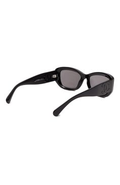 Женские солнцезащитные очки CHANEL черного цвета, арт. 5493-C888T8 | Фото 4 (Нос: Не проставлено; Региональные ограничения белый список (Axapta Mercury): Не проставлено; Материал: Пластик; Тип очков: С/з; Оптика Гендер: оптика-женское; Очки форма: Прямоугольные)