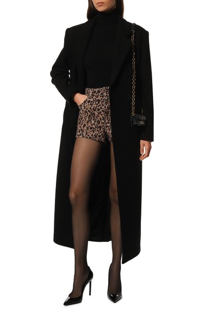 Джинсовые шорты VERSACE JEANS COUTURE леопардового цвета по цене 32950 руб., арт. 72HAB50M-72DP504 C MIX PRINT LE0 EVELYNE D STR BLA, фото 2 Джинсовые шорты VERSACE JEANS COUTURE, арт. 72HAB50M-72DP504 C MIX PRINT LE0 EVELYNE D STR BLA, фото 2