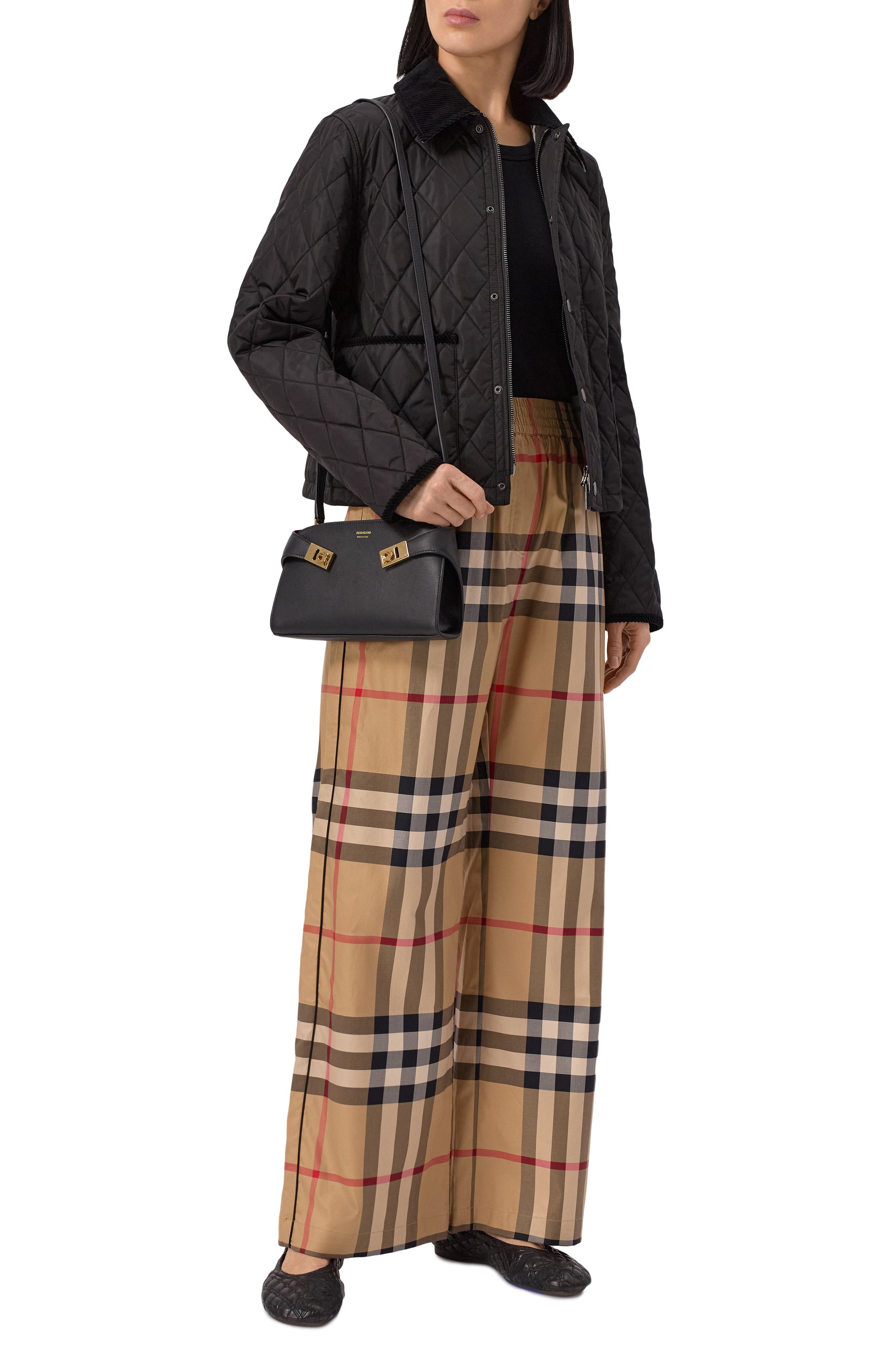 Сумка hug mini FERRAGAMO черного цвета по цене 227500 руб., арт. 218964/774623, фото 7 Сумка hug mini FERRAGAMO, арт. 218964/774623, фото 7