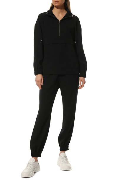 Джоггеры MONCLER черного цвета по цене 37550 руб., арт. H1-093-2A000-07-595VW, фото 2 Джоггеры MONCLER, арт. H1-093-2A000-07-595VW, фото 2
