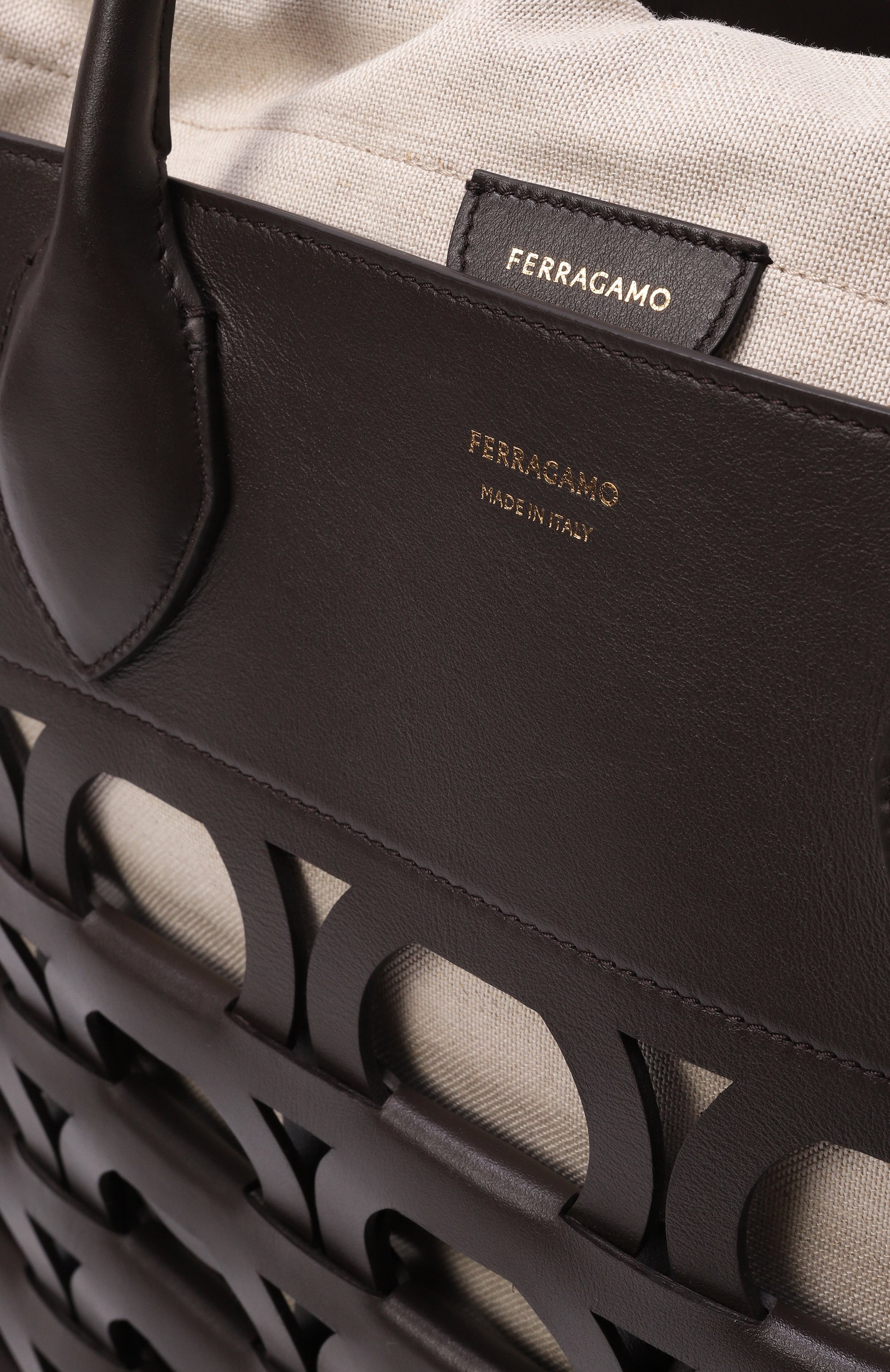 Сумка-тоут gancini large FERRAGAMO темно-коричневого цвета по цене 343000 руб., арт. 21A013/782829, фото 3 Сумка-тоут gancini large FERRAGAMO, арт. 21A013/782829, фото 3