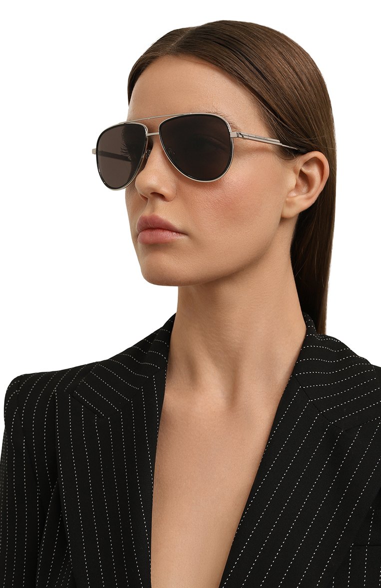 Женские солнцезащитные очки BOTTEGA VENETA черного цвета, арт. BV1240S 003 | Фото 2 (Нос: Не проставлено; Региональные ограничения белый список (Axapta Mercury): Не проставлено; Кросс-КТ: С/з-унисекс; Тип очков: С/з; Материал: Металл; Оптика Гендер: оптика-унисекс; Очки форма: Авиаторы)