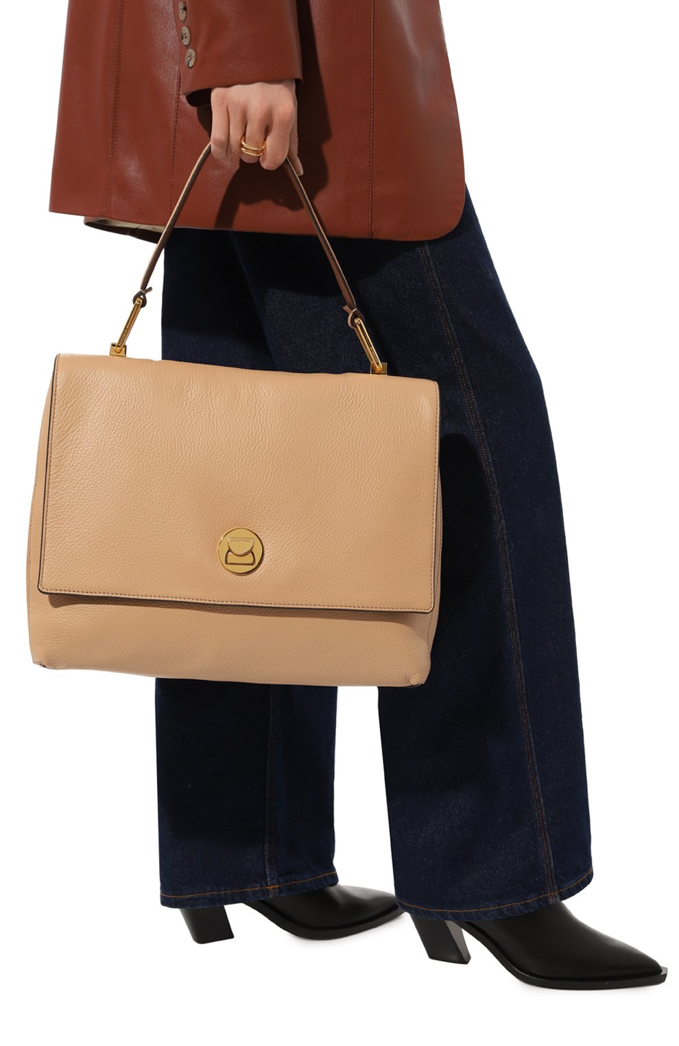 Сумка liya large COCCINELLE бежевого цвета по цене 48100 руб., арт. E1 MD0 18 03 01, фото 8 Сумка liya large COCCINELLE, арт. E1 MD0 18 03 01, фото 8