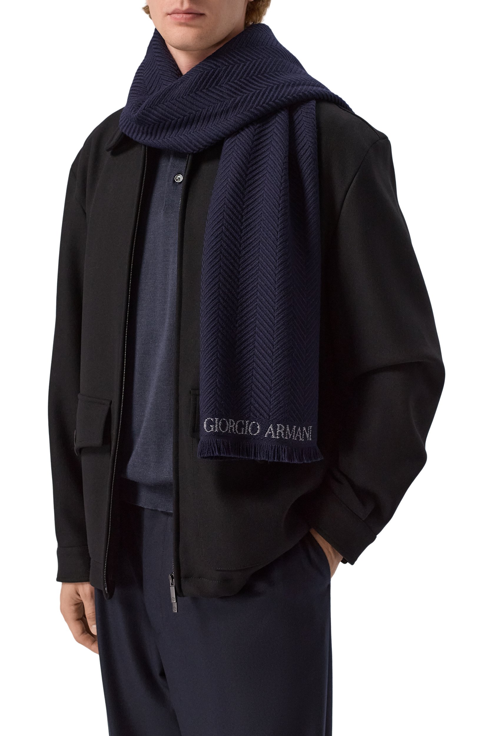 Шерстяной шарф GIORGIO ARMANI темно-синего цвета по цене 41450 руб., арт. GM004125/AF28885, фото 2 Шерстяной шарф GIORGIO ARMANI, арт. GM004125/AF28885, фото 2