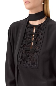 Женская шелковая блузка ELIE SAAB черного цвета, арт. T0168 | Фото 5 (Материал внешний: Шелк; Длина (для топов): Стандартные; Рукава: Длинные; Стили: Кэжуэл; Принт: Без принта; Женское Кросс-КТ: Блуза-одежда)