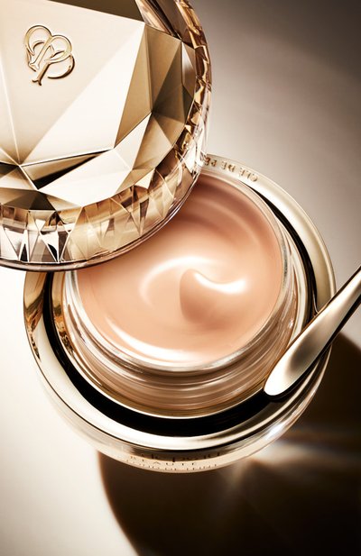 Тональный крем-уход, оттенок b30 (28ml) CLÉ DE PEAU BEAUTÉ цвета по цене 28400 руб., арт. 21467CP, фото 4 Тональный крем-уход, оттенок b30 (28ml) CLÉ DE PEAU BEAUTÉ, арт. 21467CP, фото 4