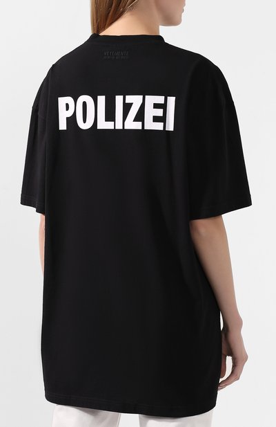 Хлопковая футболка VETEMENTS черного цвета по цене 25850 руб., арт. UAH21TR511 1600/W, фото 4 Хлопковая футболка VETEMENTS, арт. UAH21TR511 1600/W, фото 4