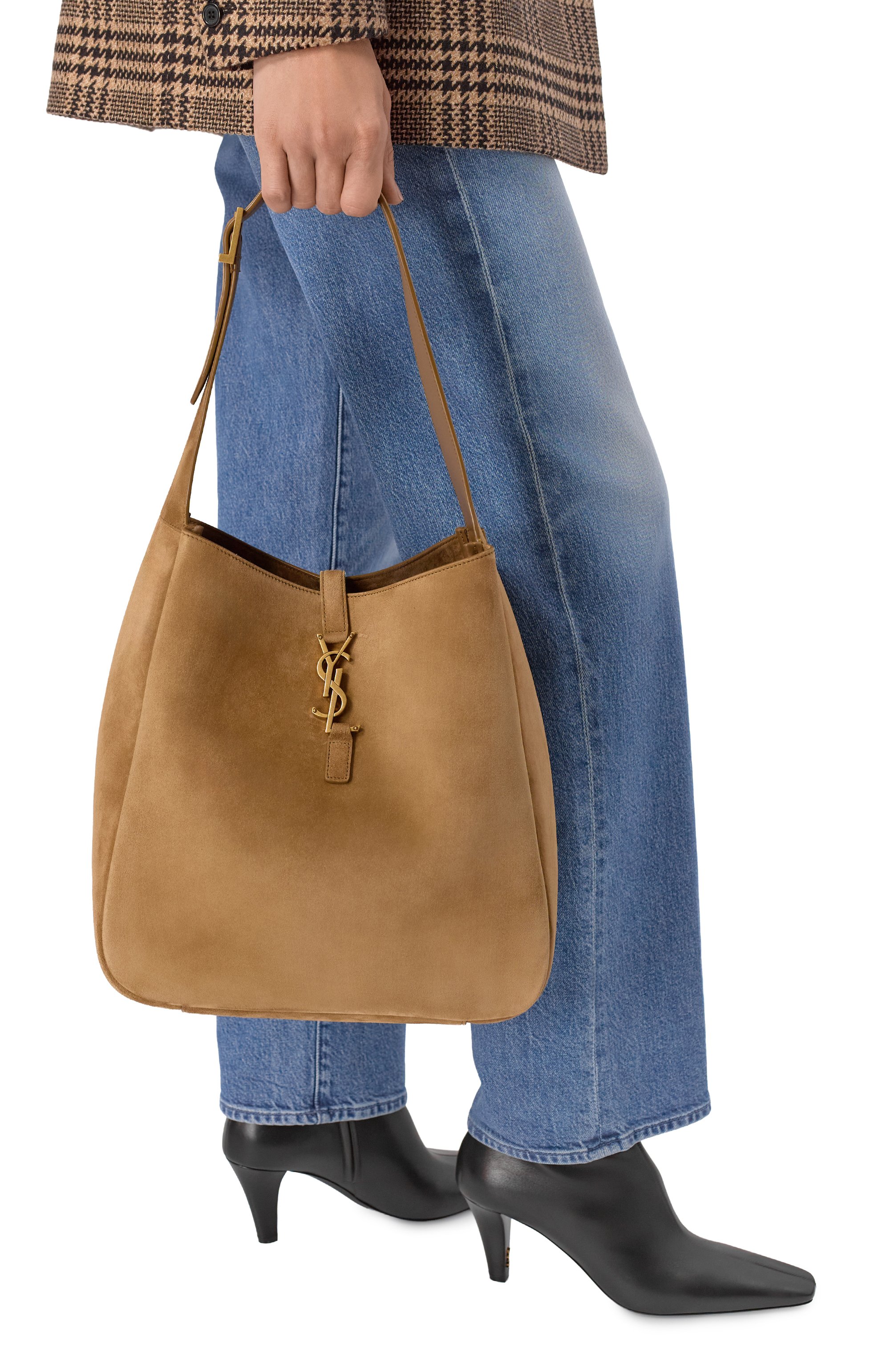 Сумка le 5 à 7 supple large SAINT LAURENT темно-бежевого цвета по цене 431000 руб., арт. 753837/1U80W, фото 2 Сумка le 5 à 7 supple large SAINT LAURENT, арт. 753837/1U80W, фото 2