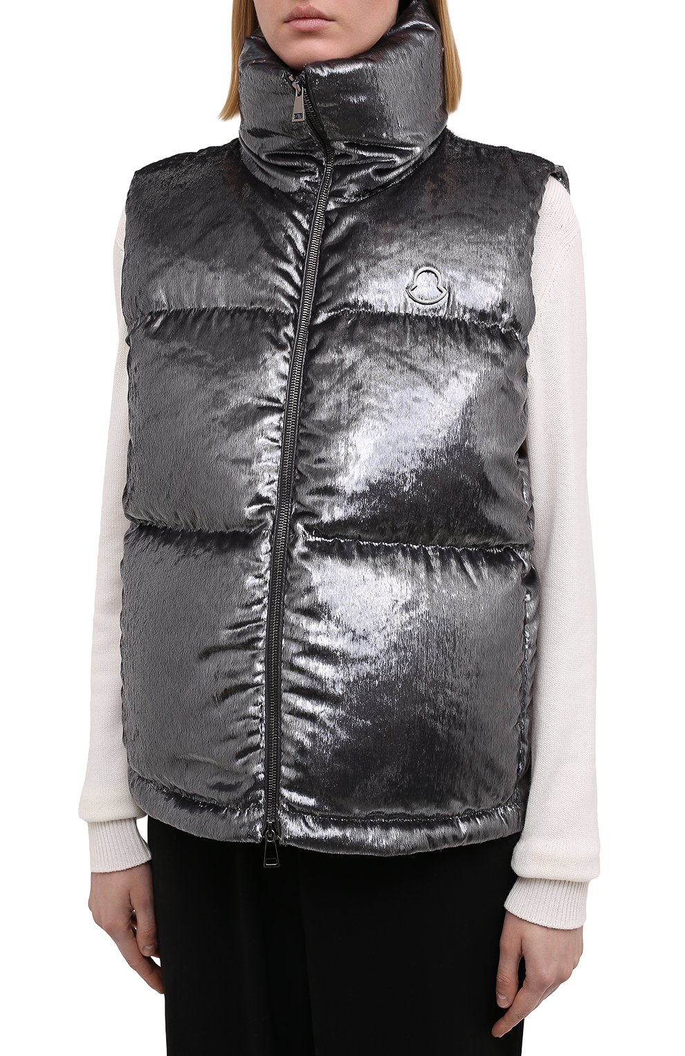Пуховый жилет MONCLER серебряного цвета по цене 89950 руб., арт. F2-093-1A551-00-54ANX, фото 3 Пуховый жилет MONCLER, арт. F2-093-1A551-00-54ANX, фото 3