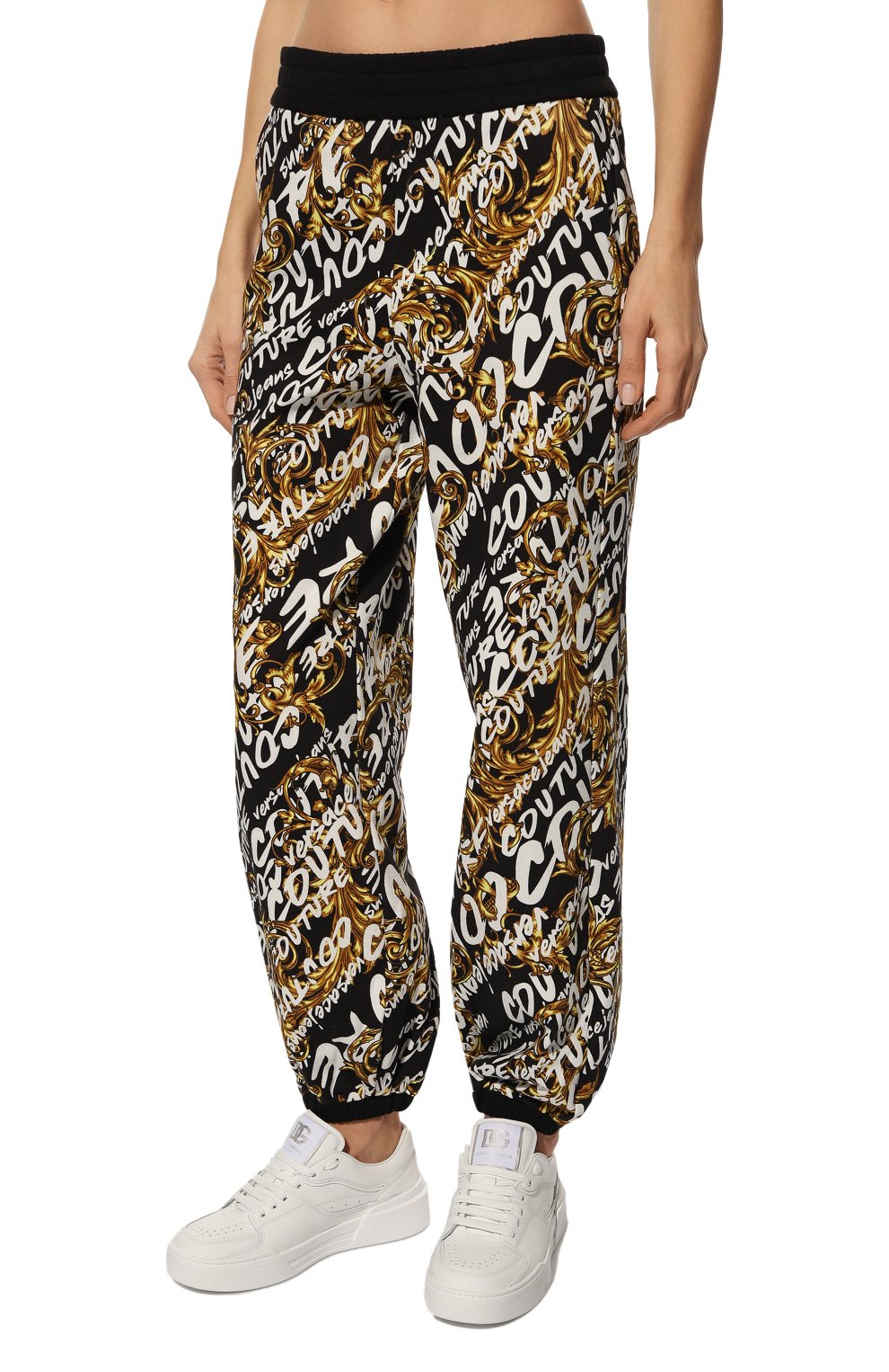 Хлопковые джоггеры VERSACE JEANS COUTURE черно-белого цвета по цене 44650 руб., арт. 73HAA320-73DP320 FELPA GARZATA PR./FS048, фото 3 Хлопковые джоггеры VERSACE JEANS COUTURE, арт. 73HAA320-73DP320 FELPA GARZATA PR./FS048, фото 3