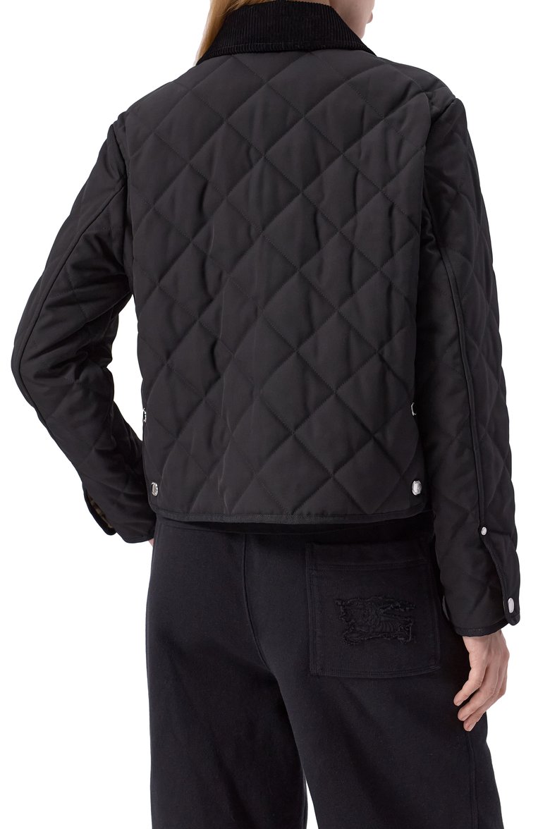 Женская куртка BURBERRY черного цвета, арт. 8096025 | Фото 4 (Длина (верхняя одежда): Короткие; Материал сплава: Проставлено; Драгоценные камни: Проставлено; Рукава: Длинные; Материал подклада: Хлопок; Стили: Кэжуэл; Кросс-КТ: Легкие, Куртка; Материал внешний: Синтетический материал)