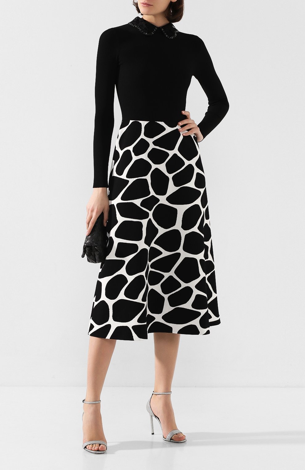 Платье из вискозы VALENTINO черного цвета по цене 399500 руб., арт. TB3KDA5857W, фото 2 Платье из вискозы VALENTINO, арт. TB3KDA5857W, фото 2
