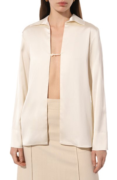 Атласная блузка JACQUEMUS кремового цвета по цене 49300 руб., арт. 22E/213SH103-1000, фото 3 Атласная блузка JACQUEMUS, арт. 22E/213SH103-1000, фото 3