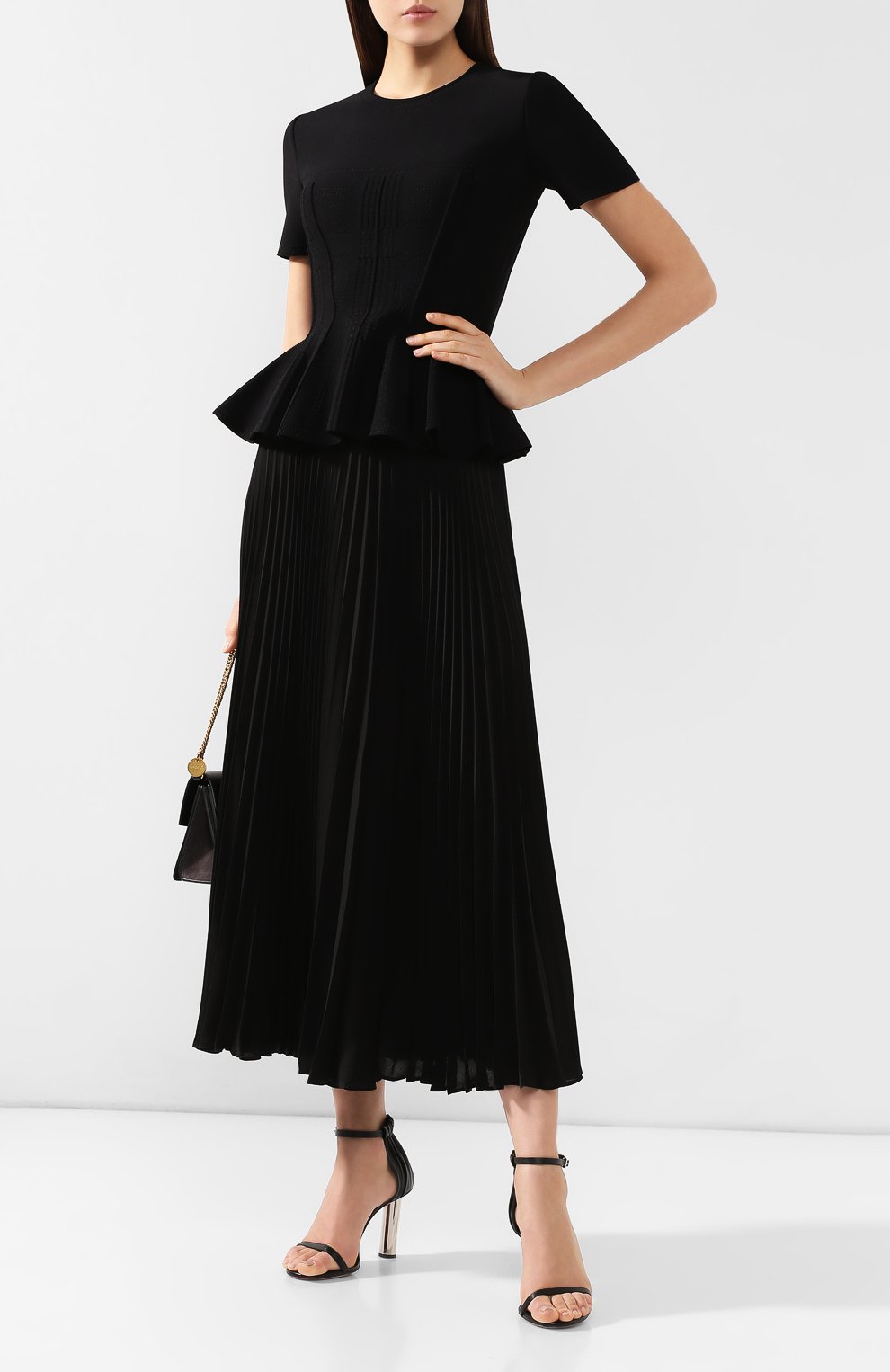 Приталенный топ ALEXANDER MCQUEEN черного цвета по цене 167000 руб., арт. 571649/Q1WVP, фото 2 Приталенный топ ALEXANDER MCQUEEN, арт. 571649/Q1WVP, фото 2