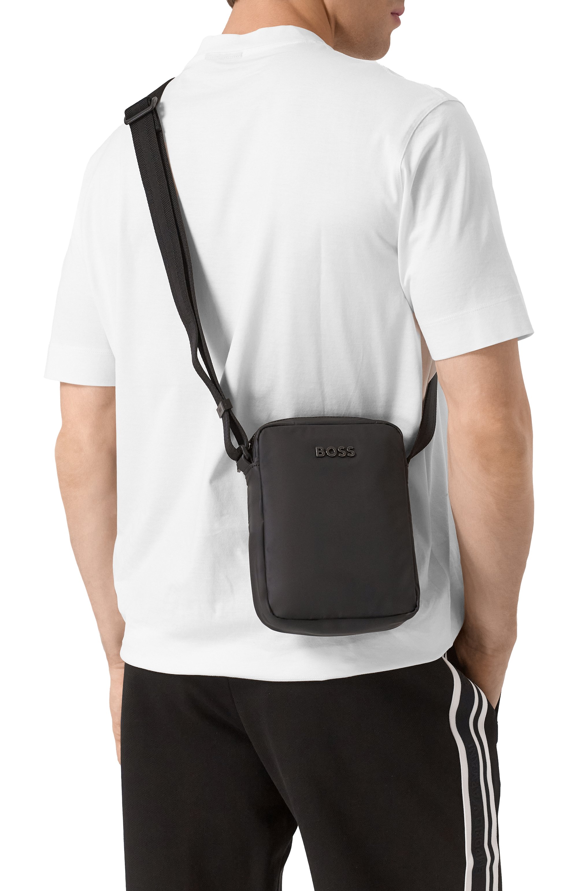 Сумка catch BOSS черного цвета по цене 18000 руб., арт. 50541472, фото 2 Сумка catch BOSS, арт. 50541472, фото 2