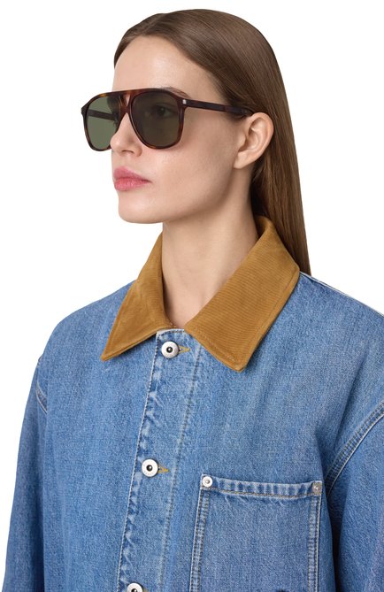 Женские солнцезащитные очки SAINT LAURENT коричневого цвета, арт. SL 596 DUNE 002 | Фото 2 (Нос: Не проставлено; Региональные ограничения белый список (Axapta Mercury): Не проставлено)