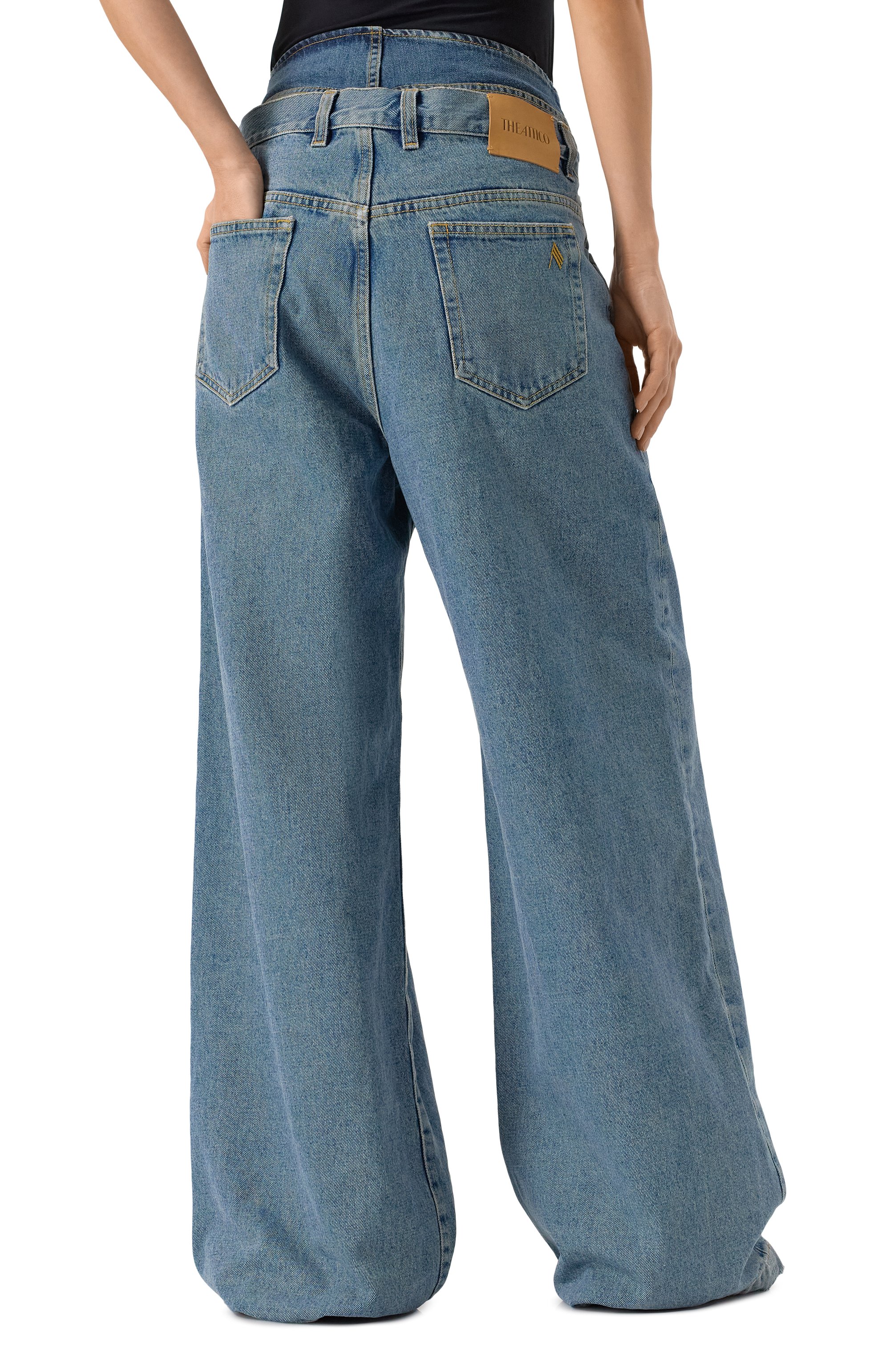 Джинсы THE ATTICO голубого цвета по цене 99500 руб., арт. 247WCP190, фото 4 Джинсы THE ATTICO, арт. 247WCP190, фото 4